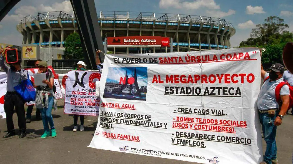 Marcha de los vecinos de los pueblos de Santa Ursula para el exigir al “no al mega proyecto estadio Azteca, agua si, sobre la avenida Tlalpan para diri (21)